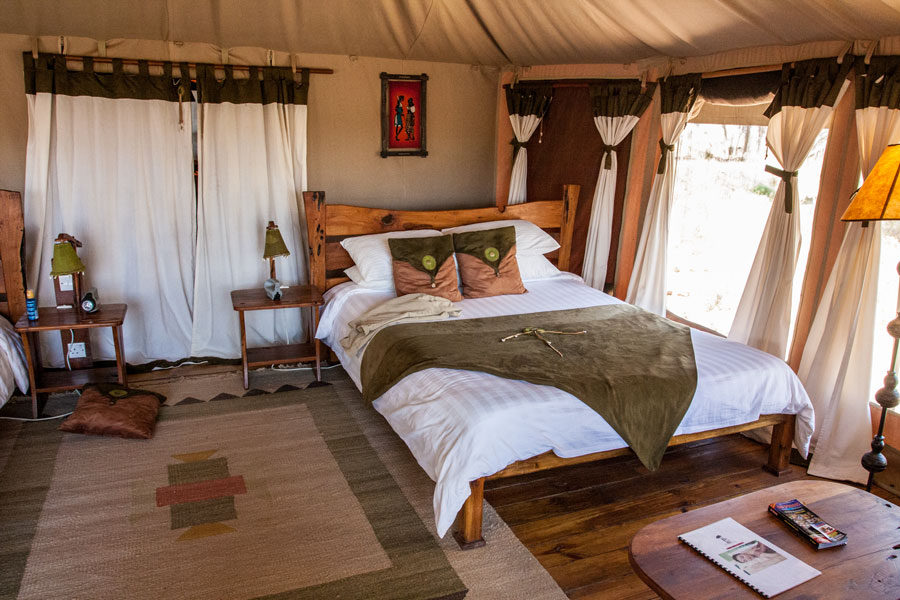 ELEPHANT_BEDROOM_BED_IMG_4154